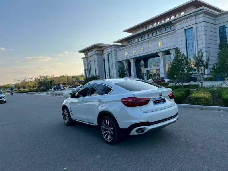 保定16年宝马X68
