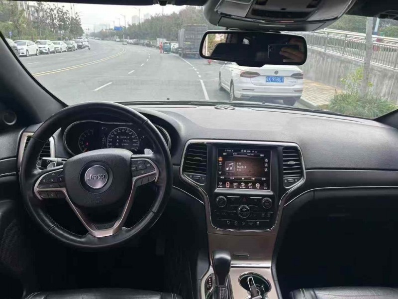 淮南17年Jeep大切诺基4