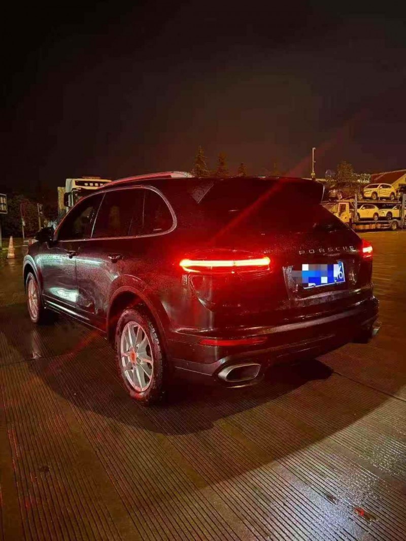 青岛15年保时捷卡宴9