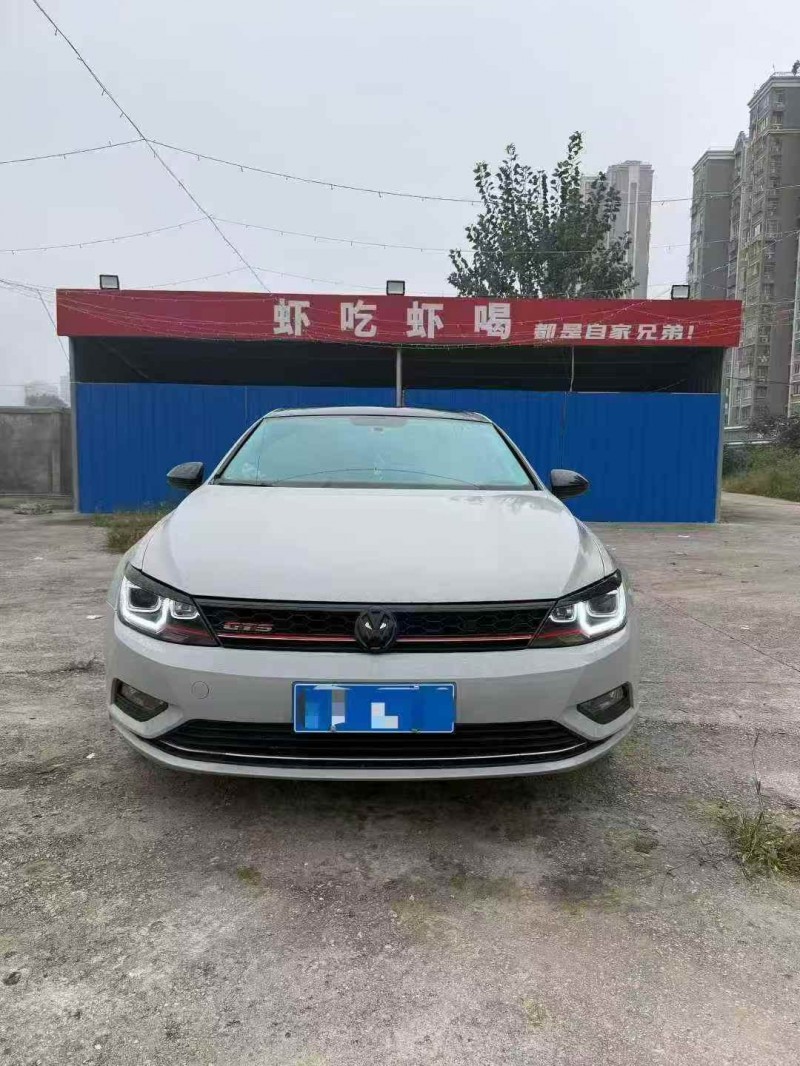 镇江16年大众凌渡1