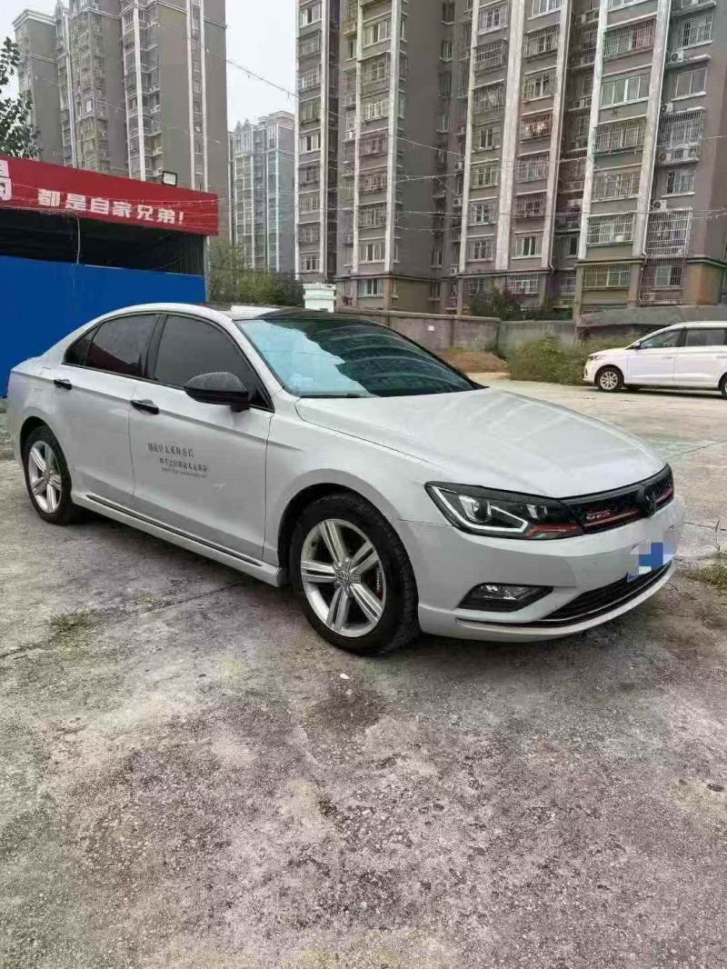 镇江16年大众凌渡2