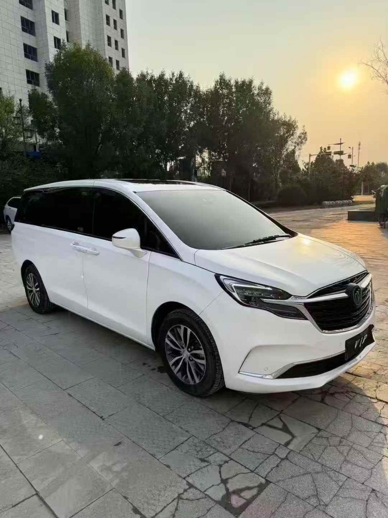 青岛22年别克GL82