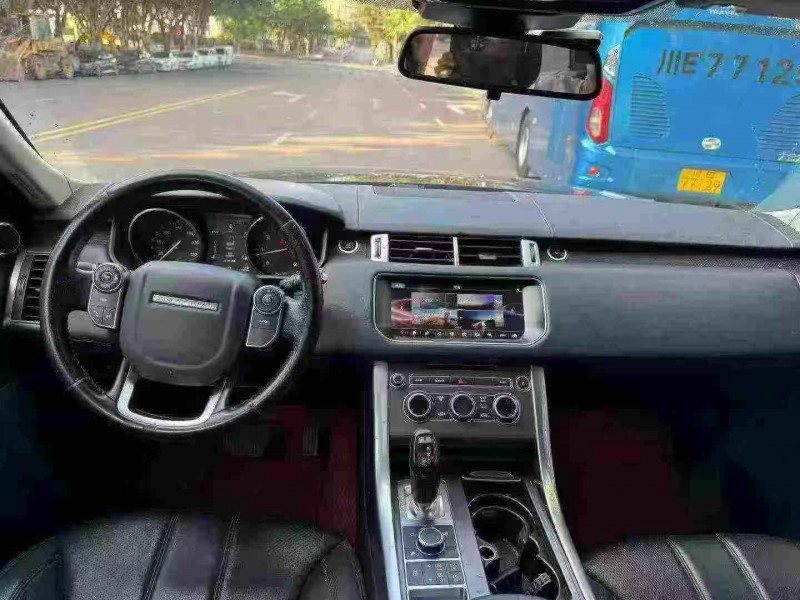 重庆17年路虎揽胜运动7