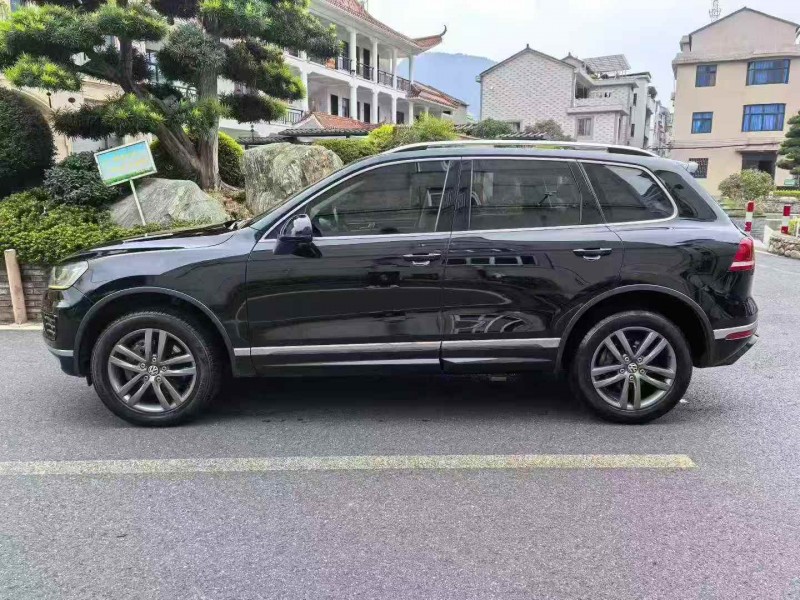 嘉兴16年大众途锐9