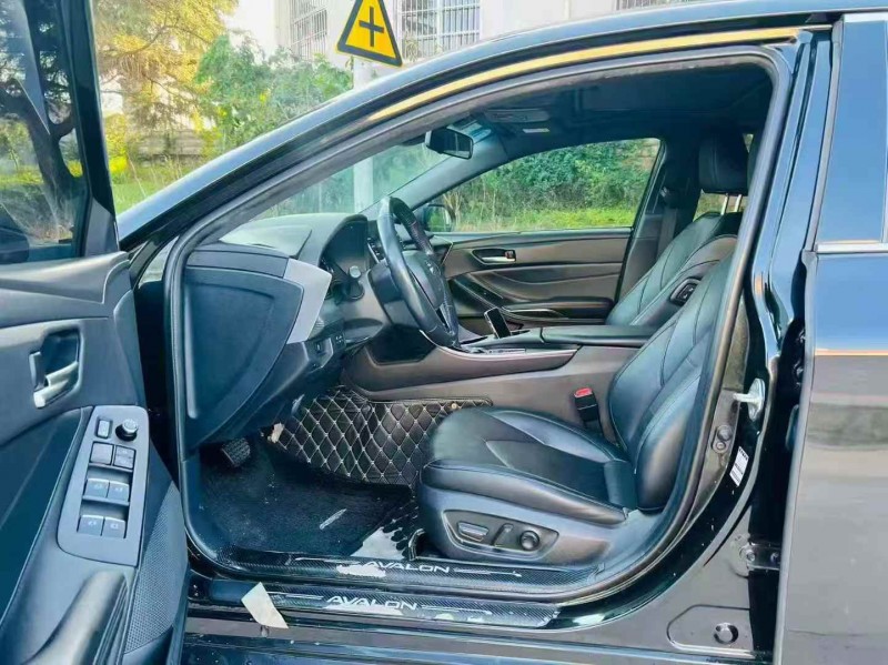 青岛19年丰田亚洲龙6