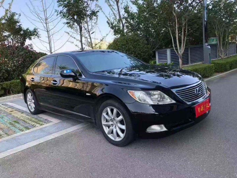 泰安09年雷克萨斯LS2