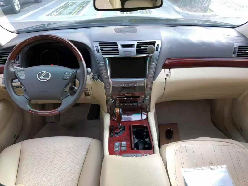 泰安09年雷克萨斯LS4