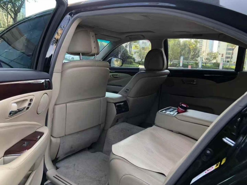 泰安09年雷克萨斯LS5