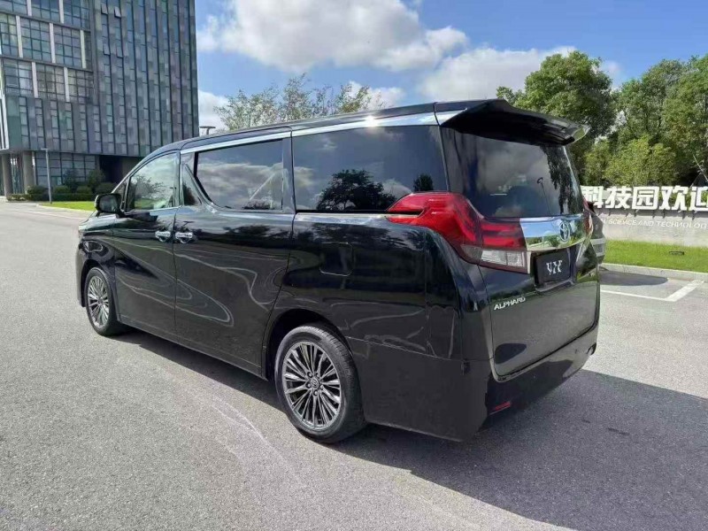 连云港17年丰田埃尔法9