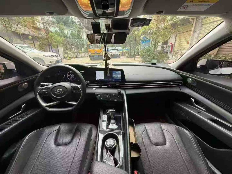 贵阳23年现代伊兰特3