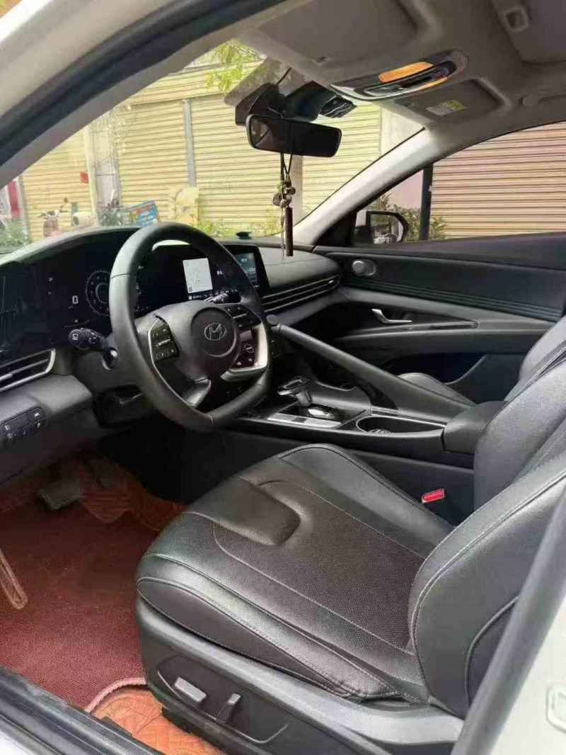 贵阳23年现代伊兰特4