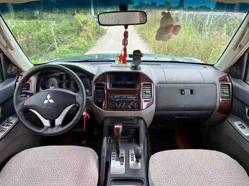 嘉兴12年三菱帕杰罗5