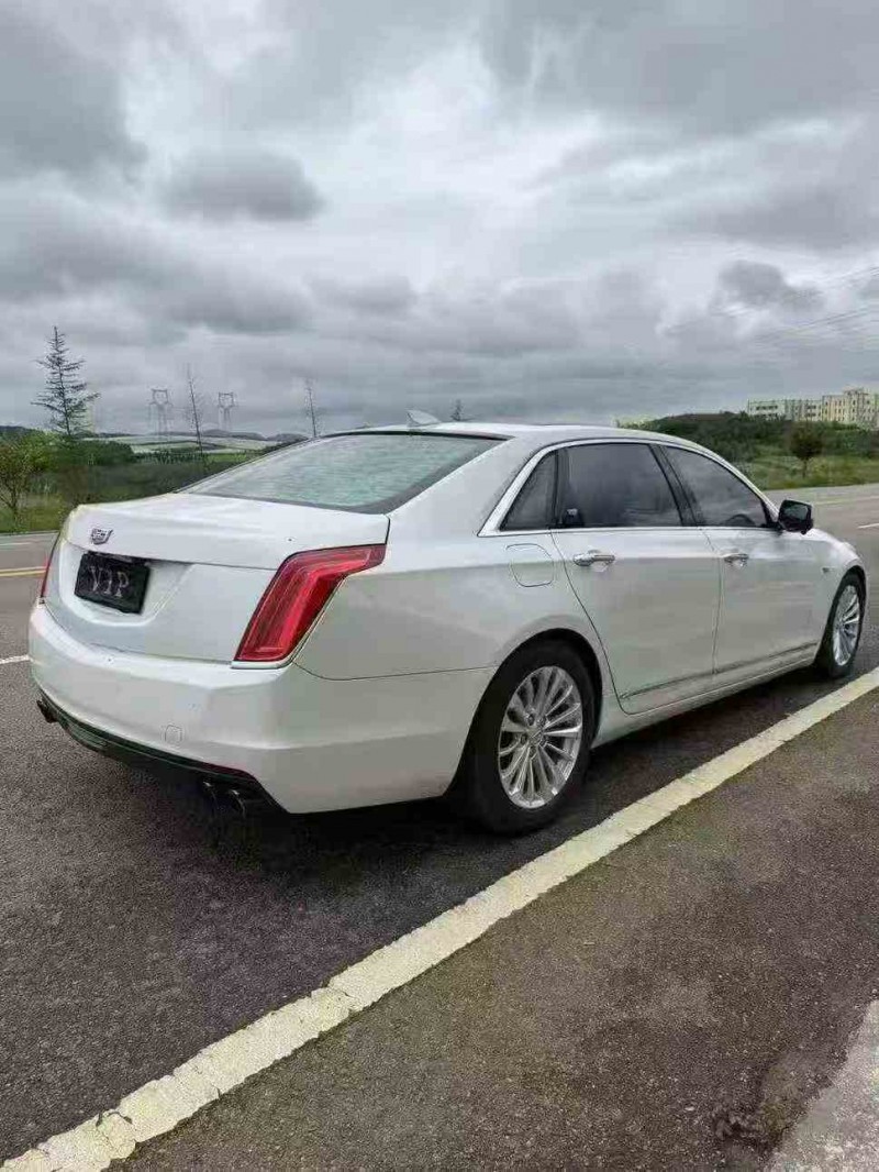 玉溪16年凯迪拉克CT65