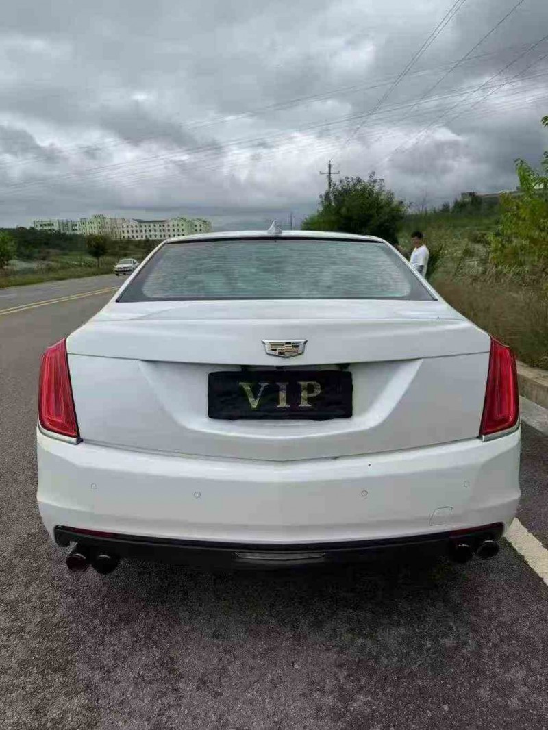 玉溪16年凯迪拉克CT69