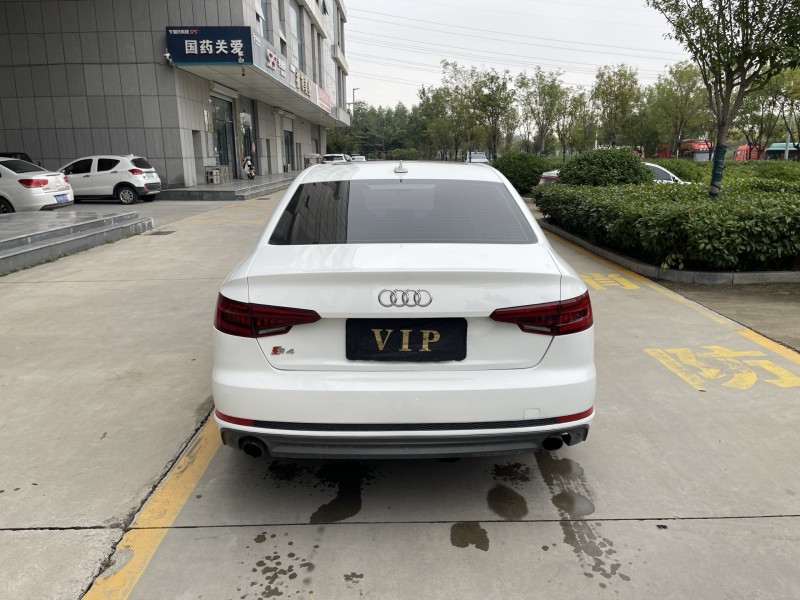 济宁18年奥迪A4L8