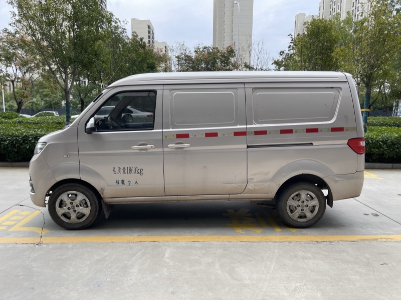 济宁19年华晨海狮8