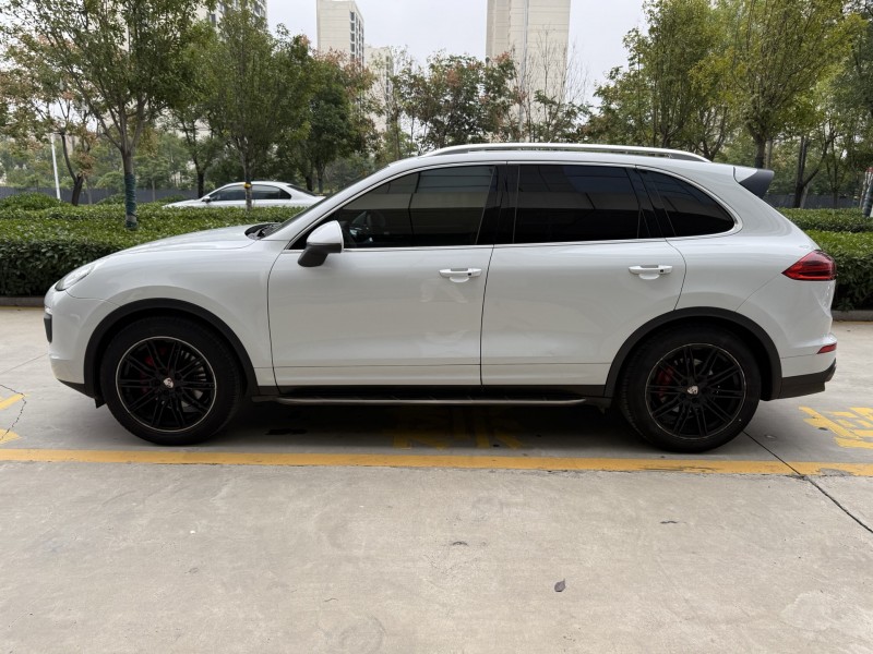 济宁15年保时捷卡宴9