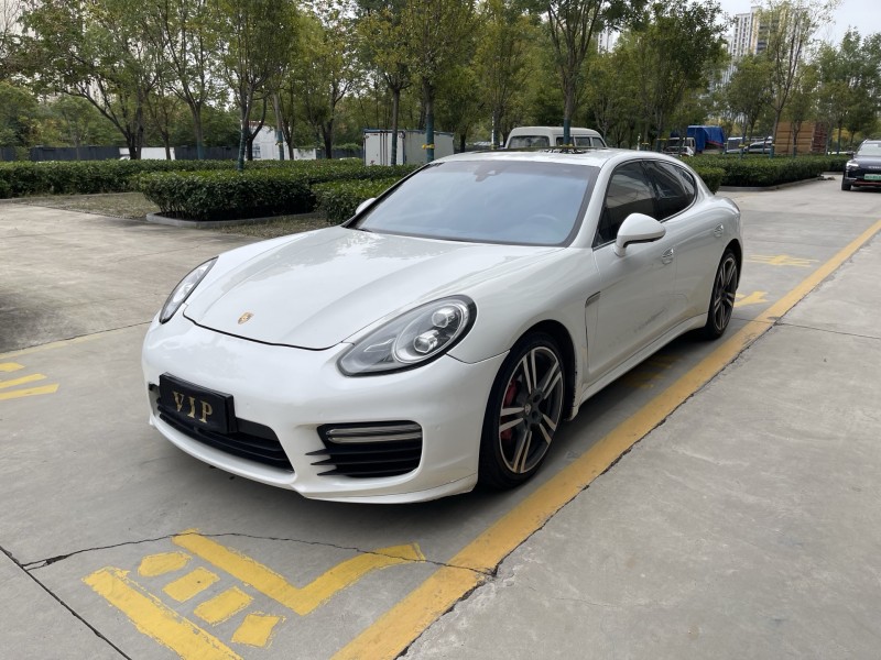 济宁14年保时捷帕拉梅拉2