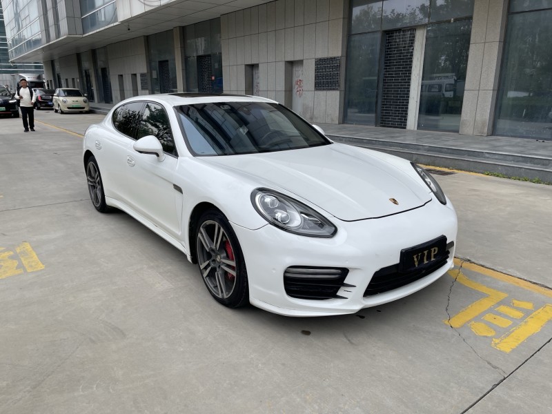 济宁14年保时捷帕拉梅拉3