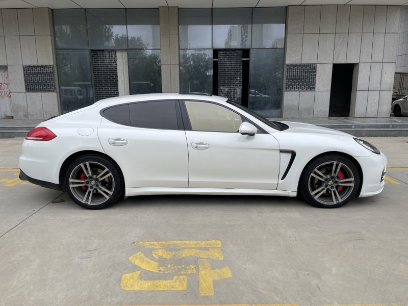 济宁14年保时捷帕拉梅拉7