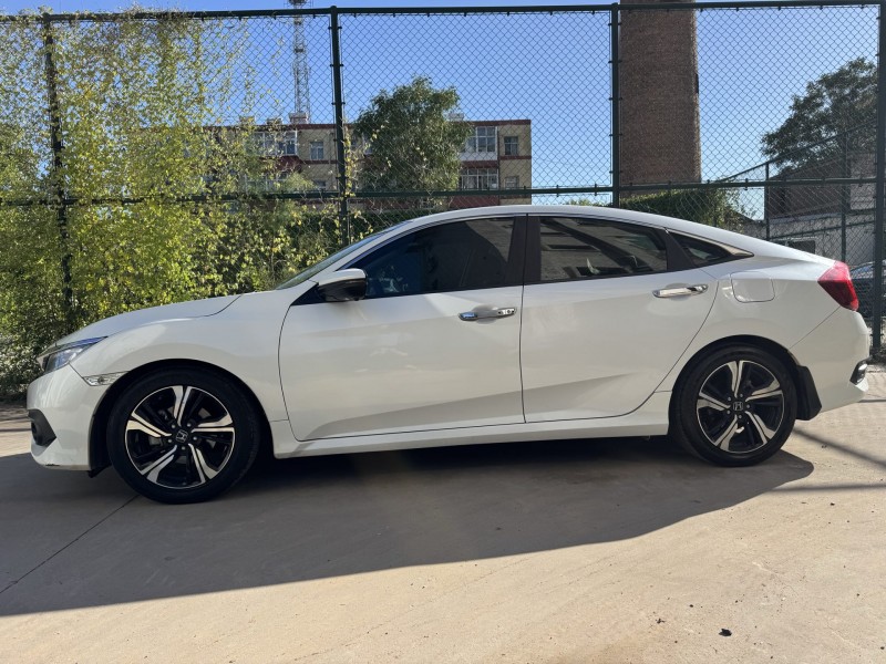 邢台17年本田思域5