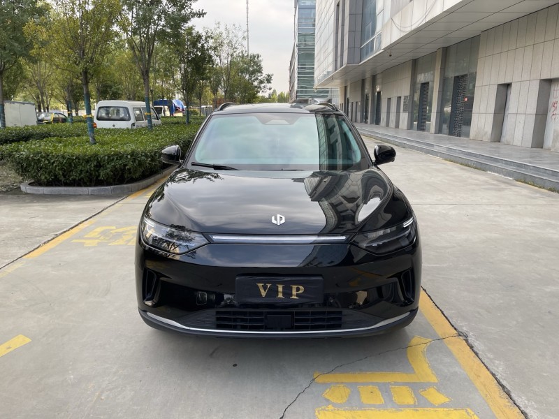 济宁25年零跑汽车C111