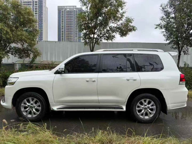 宜昌20年丰田兰德酷路泽8