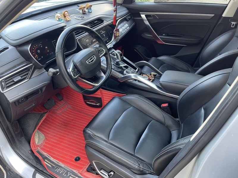 济宁20年吉利博越5