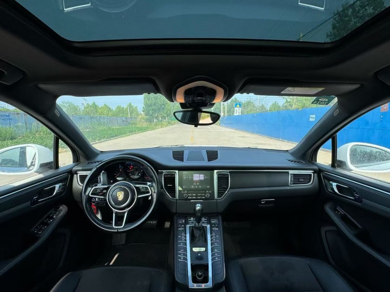 青岛18年保时捷Macan4