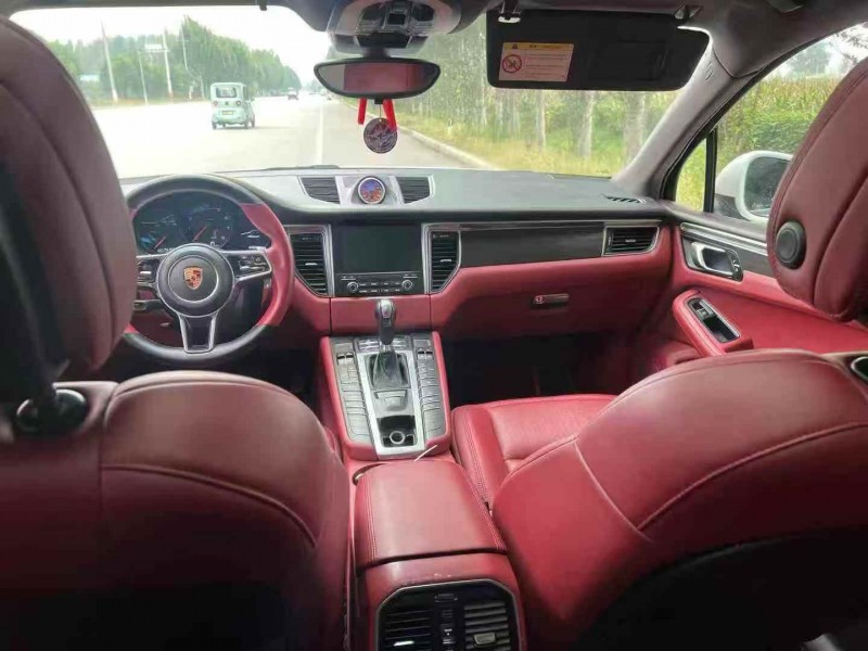 东营17年保时捷Macan4