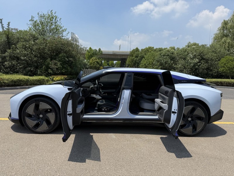 盐城23年高合汽车HiPhi Z8