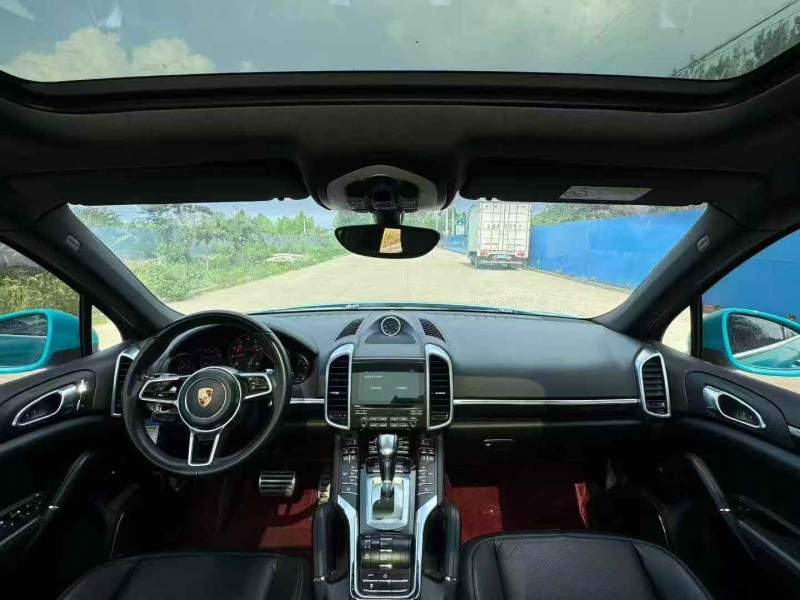 青岛18年保时捷卡宴4