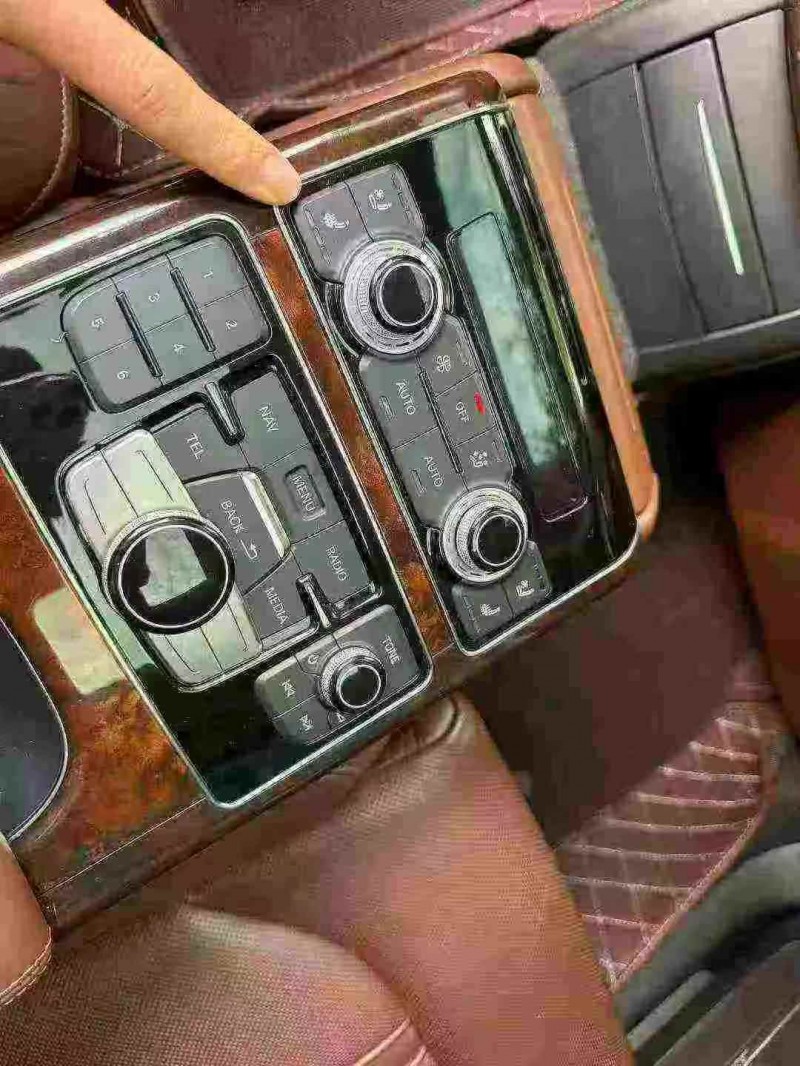 济宁16年奥迪A8L5