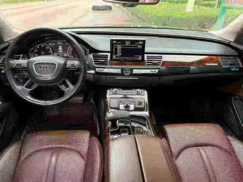 济宁16年奥迪A8L6