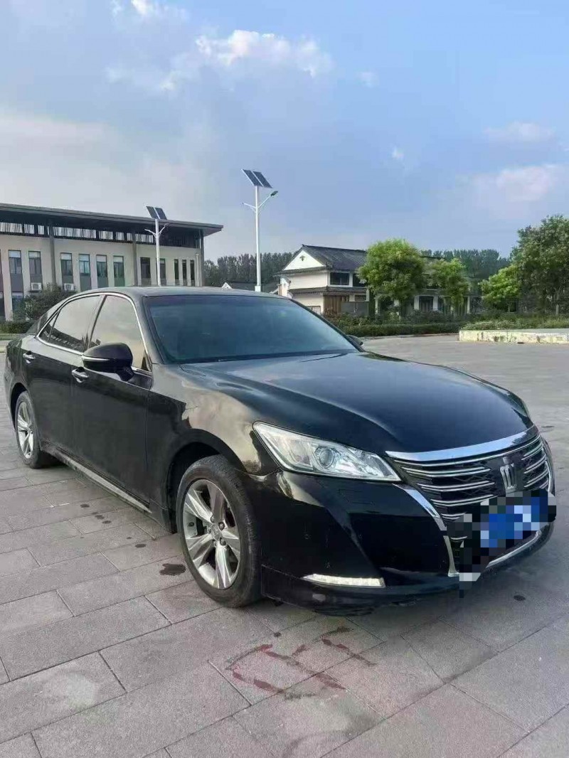 济南17年丰田皇冠3