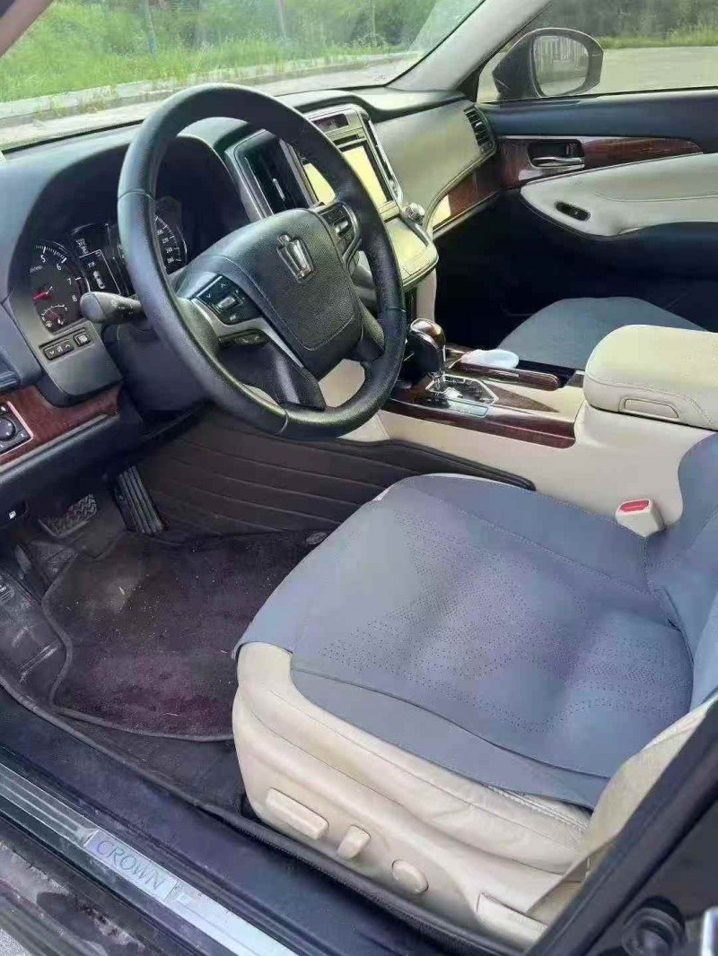 济南17年丰田皇冠4