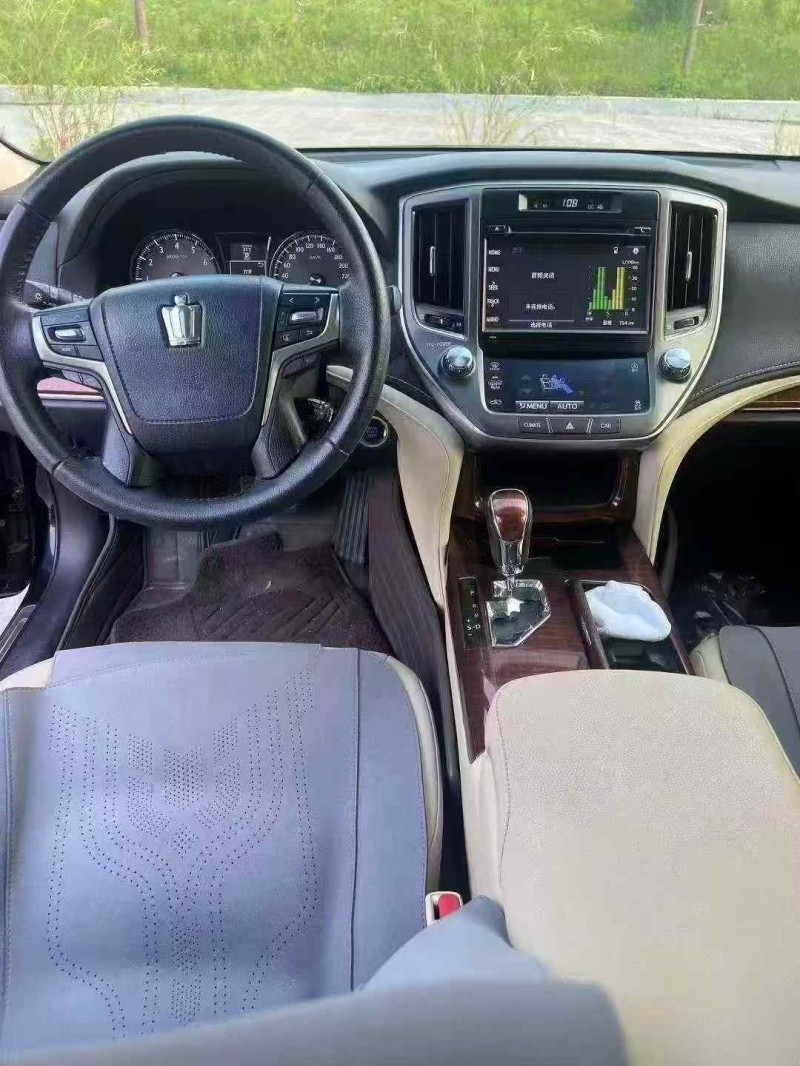 济南17年丰田皇冠5