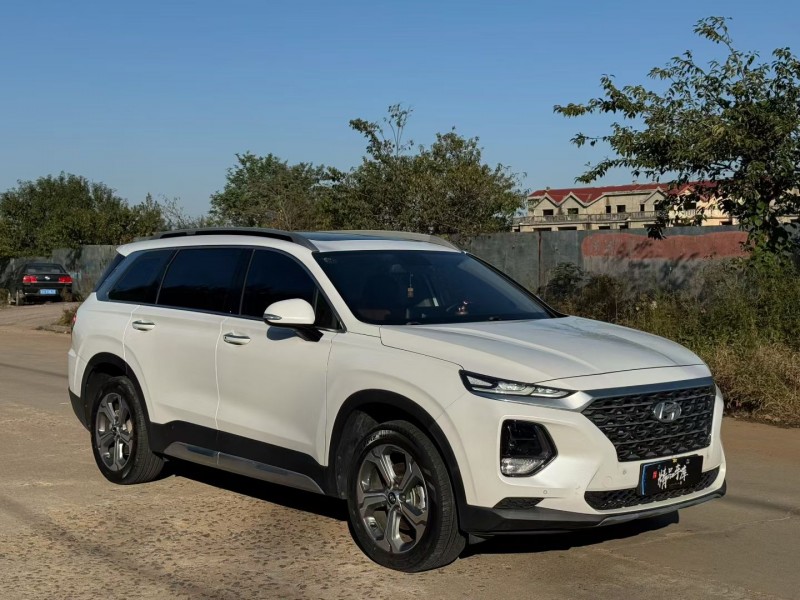 青岛21年现代新胜达3