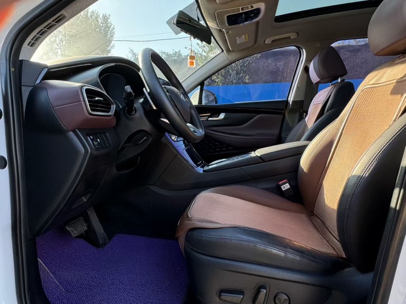 青岛21年现代新胜达6