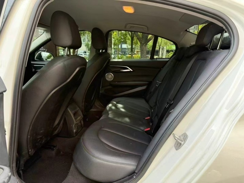 长沙22年宝马1系5