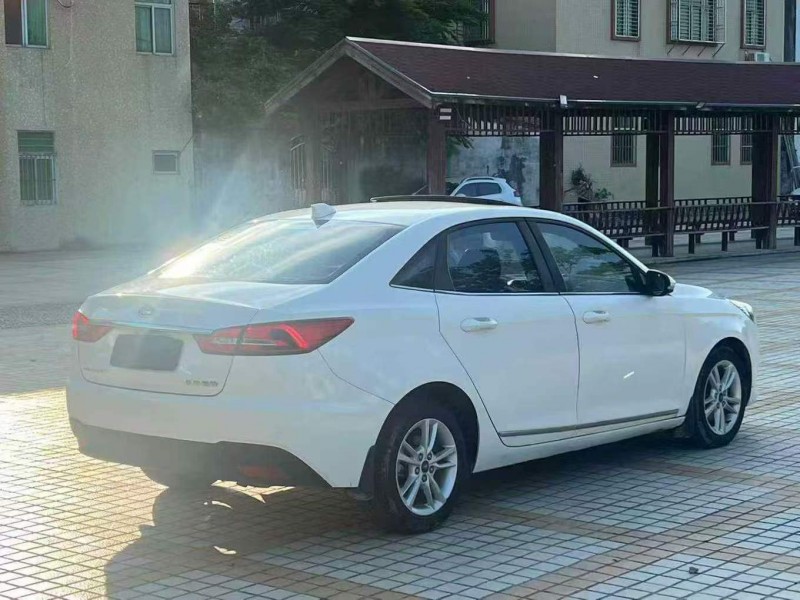 汕头19年福特福睿斯8