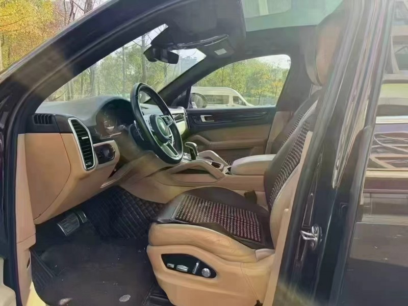 长沙19年保时捷卡宴6