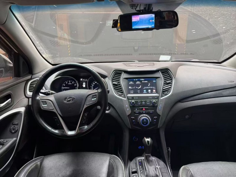 呼和浩特18年现代新胜达3