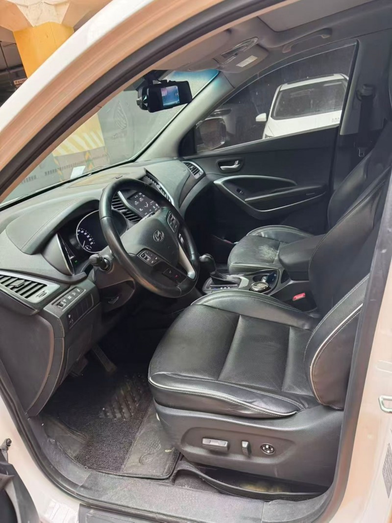 呼和浩特18年现代新胜达4