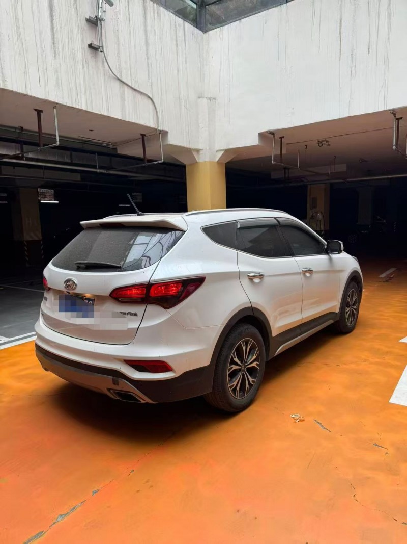 呼和浩特18年现代新胜达6