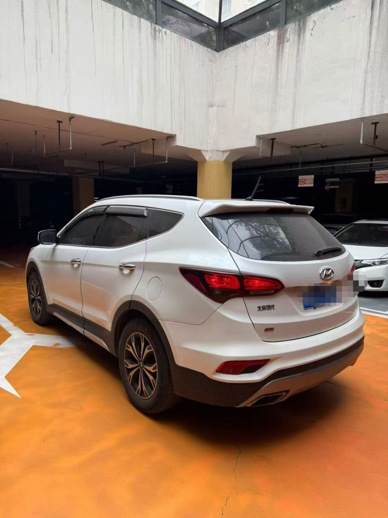 呼和浩特18年现代新胜达8