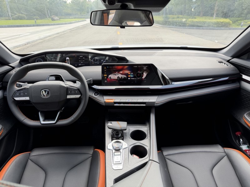 盐城25年长安汽车UNI6