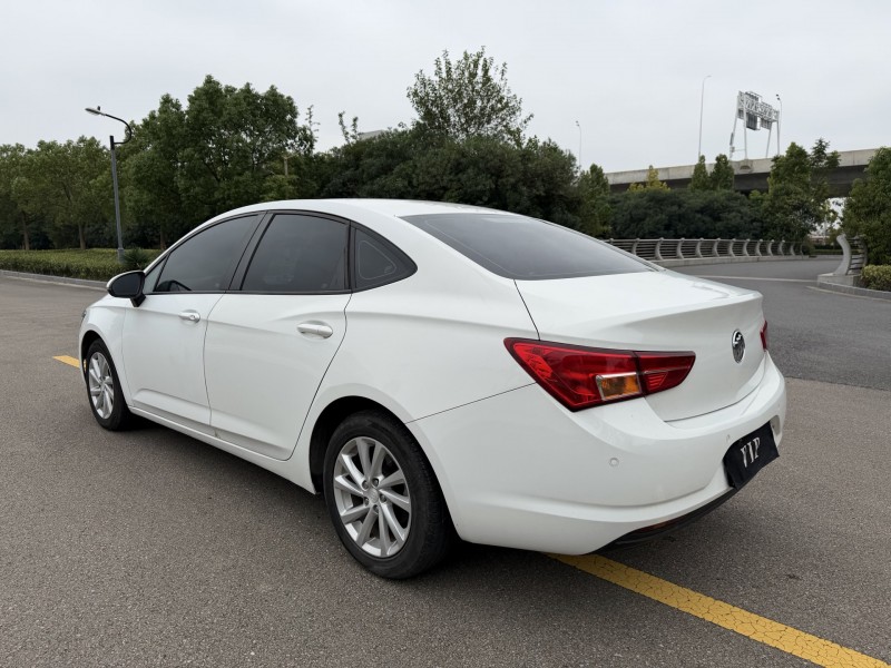 盐城18年别克威朗8