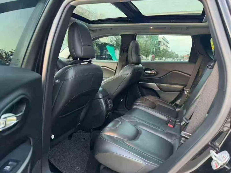 佛山19年Jeep自由光4