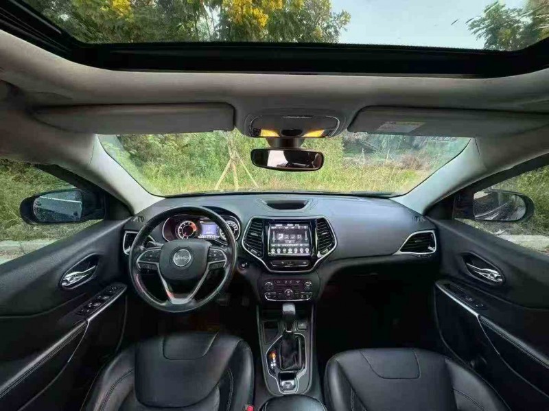 佛山19年Jeep自由光5